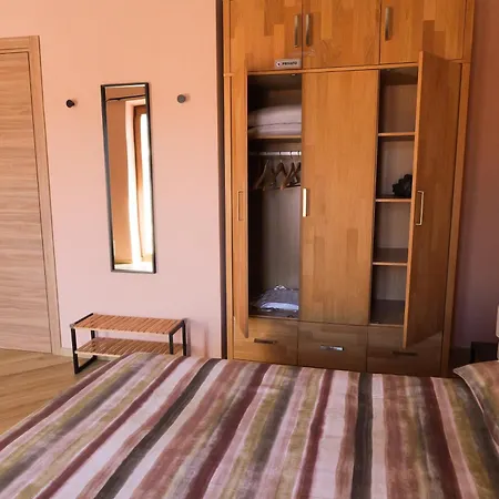 Casa V-ale